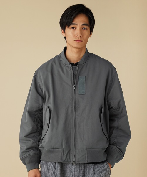 VERON（ヴァロン）の「コットンナイロン高密度ツイル Sorona(R)Dupont 中綿MA-1フライトジャケット（MA-1・メンズ・オリーブ/スミクロ・L/M）」の3枚目の写真
