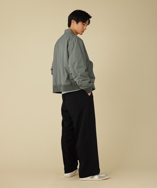 VERON（ヴァロン）の「コットンナイロン高密度ツイル Sorona(R)Dupont 中綿MA-1フライトジャケット（MA-1・メンズ・オリーブ/スミクロ・L/M）」の17枚目の写真