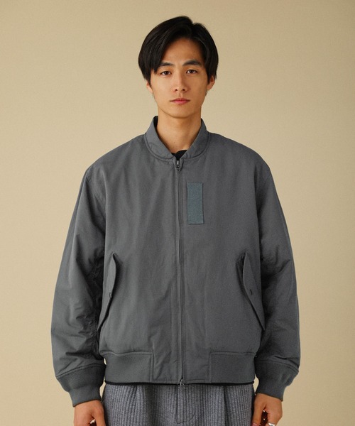 VERON（ヴァロン）の「コットンナイロン高密度ツイル Sorona(R)Dupont 中綿MA-1フライトジャケット（MA-1・メンズ・オリーブ/スミクロ・L/M）」の21枚目の写真
