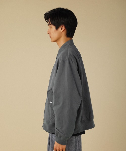 VERON（ヴァロン）の「コットンナイロン高密度ツイル Sorona(R)Dupont 中綿MA-1フライトジャケット（MA-1・メンズ・オリーブ/スミクロ・L/M）」の22枚目の写真