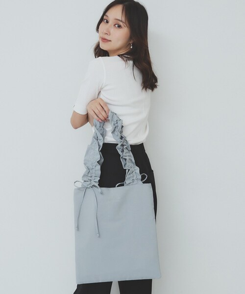 index(インデックス)の「【A4サイズ収納可能】持ち手フリルトートバッグ(トートバッグ・レディース・サックスブルー/アイボリー/ブラック・00)」の3枚目の写真
