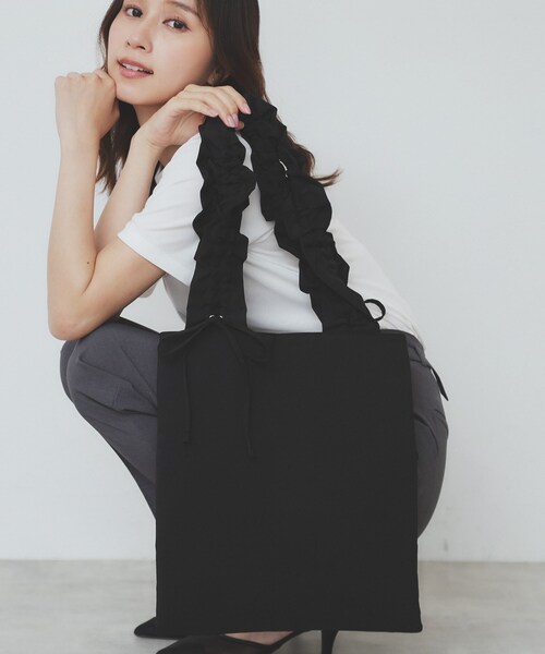 index(インデックス)の「【A4サイズ収納可能】持ち手フリルトートバッグ(トートバッグ・レディース・サックスブルー/アイボリー/ブラック・00)」の2枚目の写真