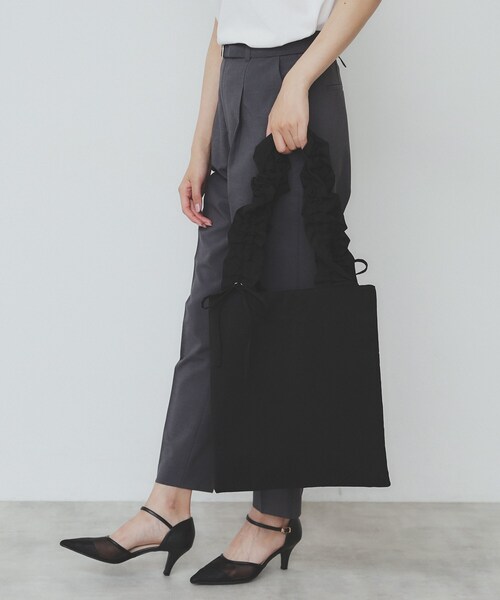 index(インデックス)の「【A4サイズ収納可能】持ち手フリルトートバッグ(トートバッグ・レディース・サックスブルー/アイボリー/ブラック・00)」の5枚目の写真