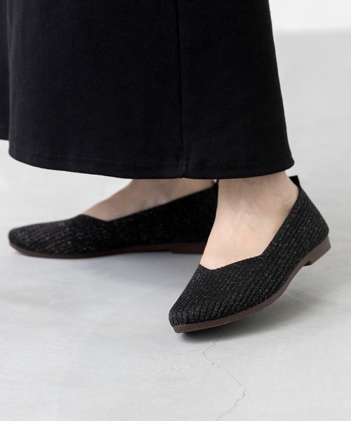 welleg(ウェレッグ)の「やわらか Vカット ニットパンプス(パンプス・レディース・ブラック/グリーン/ベージュ/イエロー/ブラック×シルバー・L/M/LL/S)」の3枚目の写真