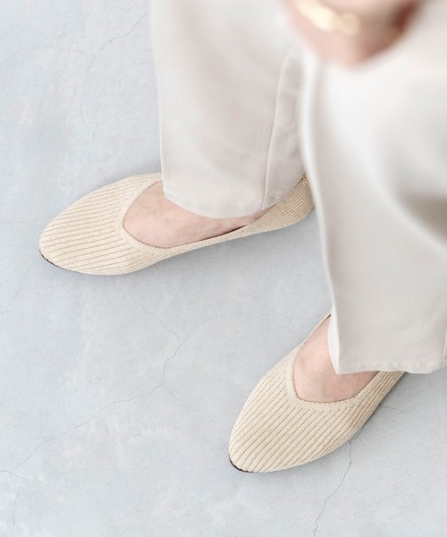 welleg(ウェレッグ)の「やわらか Vカット ニットパンプス(パンプス・レディース・ブラック/グリーン/ベージュ/イエロー/ブラック×シルバー・L/M/LL/S)」の15枚目の写真