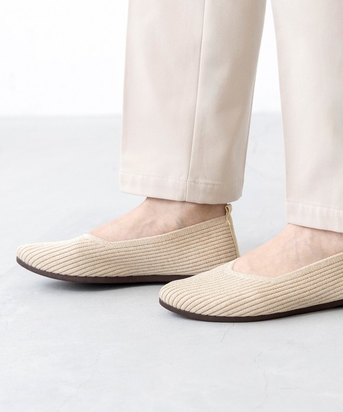 welleg(ウェレッグ)の「やわらか Vカット ニットパンプス(パンプス・レディース・ブラック/グリーン/ベージュ/イエロー/ブラック×シルバー・L/M/LL/S)」の17枚目の写真