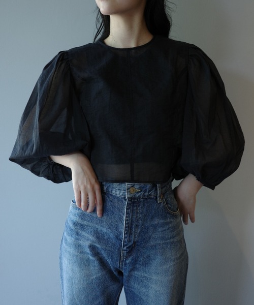 トップス SILINAHLLIOS Sheer Gather Blouse MANOF（マノフ）の「MANOF SHEER GATHER BLOUSE（シャツ/ブラウス