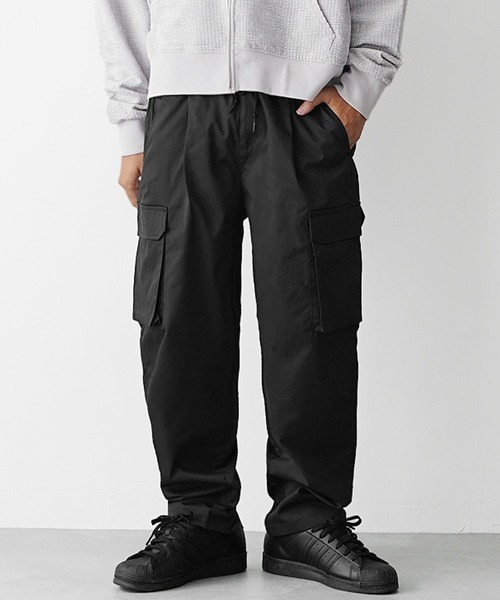 MinoriTY(マイノリティ)の「【MinoriTY Select】ゆる軽ストレッチリラックスカーゴワイドパンツ(カーゴパンツ・メンズ・オリーブ/ブラック/ブラウン・LL/L/M)」の1枚目の写真