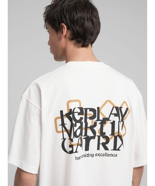 REPLAY(リプレイ)の「オーバーフィット REPLAY X MARTIN GARRIX ロゴ&レタリング Tシャツ(Tシャツ/カットソー・メンズ・ブラック/オフホワイト・MEDIUM/LARGE/SMALL)」の7枚目の写真