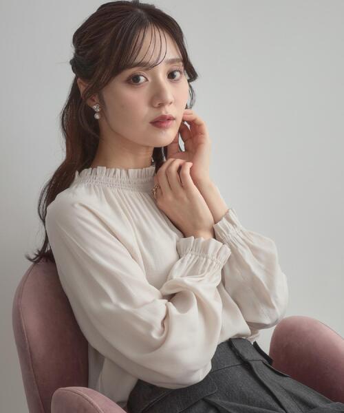 couture brooch(クチュールブローチ)の「【きれいめ・通勤】RTピケ前後2WAYシャーリングブラウス(シャツ/ブラウス・レディース・アイボリー/ブラウン系その他/サンドベージュ・42/40/36/38)」の1枚目の写真