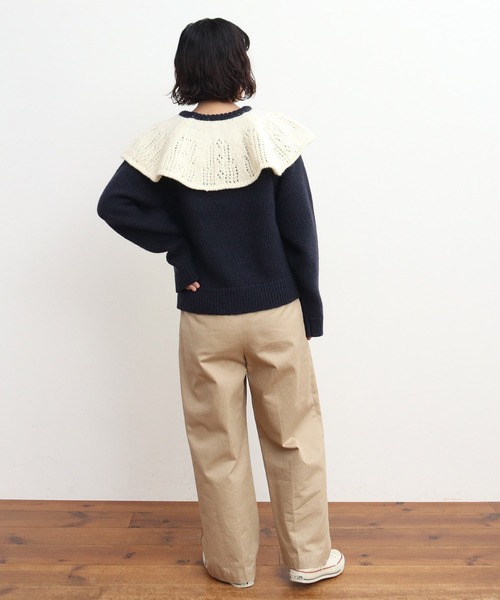 Dot&Stripes CHILD WOMAN(ドットアンドストライプス チャイルドウーマン)の「1/3Wool 透かし編みケープ襟プルオーバー(ニット/セーター・レディース・アイボリー/ネイビー・FREE)」の4枚目の写真