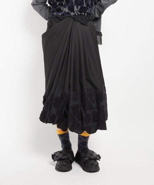 gomme(ゴム)の「4リーフクローバーJQ リフトタックスカート(スカート・レディース・グレー/ブラック・MEDIUM)」の2枚目の写真