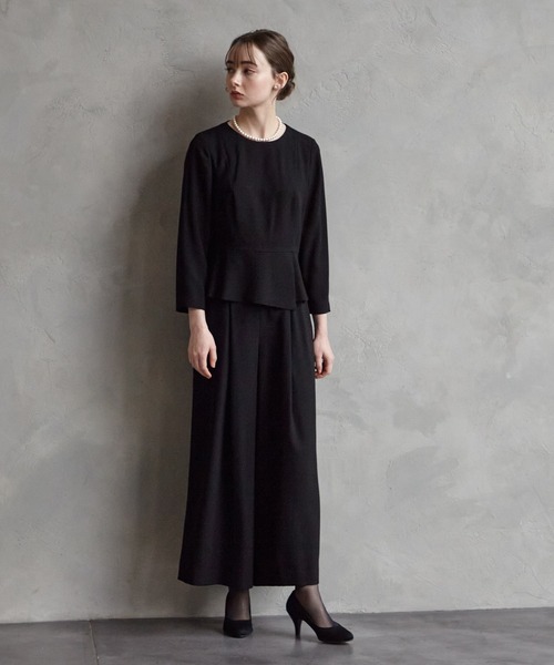 AIMER（エメ）の「【喪服・礼服】ウォッシャブル ペプラムブラウス×ワイドパンツブラックフォーマルセットアップ（スーツパンツ・レディース・ブラック・X-LARGE/LARGE/MEDIUM）」の2枚目の写真