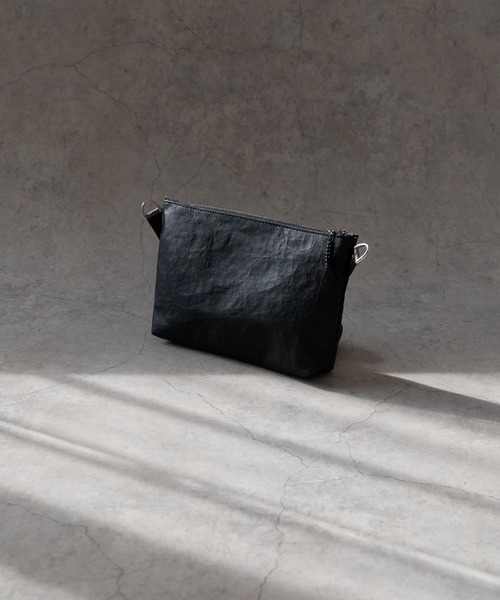 Senti(センティ)の「SENTI Dyneema(R) Leather 2WAY SACOCHE 超軽量ダイニーマレザー2WAYサコッシュ(ショルダーバッグ・メンズ・ブラック/ブラック系その他・FREE)」の9枚目の写真