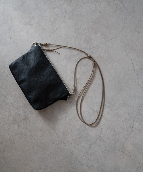 Senti(センティ)の「SENTI Dyneema(R) Leather 2WAY SACOCHE 超軽量ダイニーマレザー2WAYサコッシュ(ショルダーバッグ・メンズ・ブラック/ブラック系その他・FREE)」の12枚目の写真