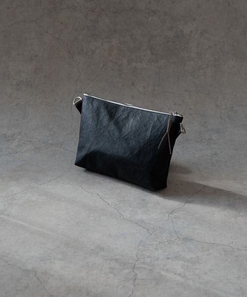 Senti(センティ)の「SENTI Dyneema(R) Leather 2WAY SACOCHE 超軽量ダイニーマレザー2WAYサコッシュ(ショルダーバッグ・メンズ・ブラック/ブラック系その他・FREE)」の3枚目の写真