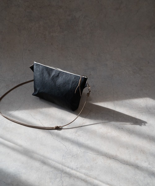 Senti(センティ)の「SENTI Dyneema(R) Leather 2WAY SACOCHE 超軽量ダイニーマレザー2WAYサコッシュ(ショルダーバッグ・メンズ・ブラック/ブラック系その他・FREE)」の6枚目の写真