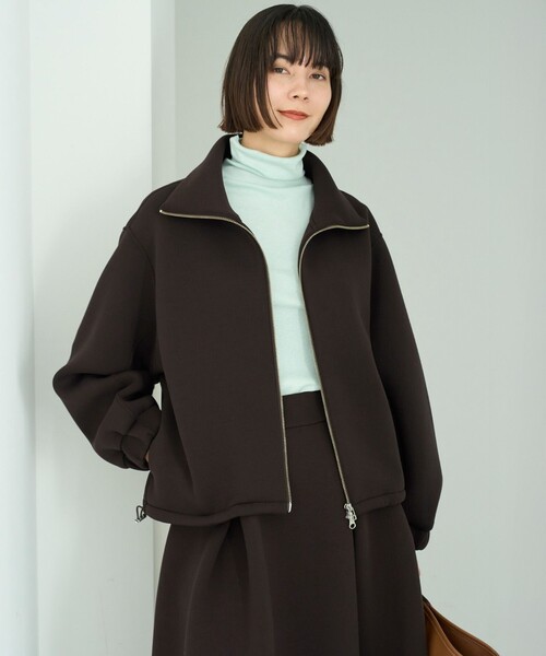 UNFILO(アンフィーロ)の「【VERY×UNFILOコラボ】BEAUTY FORM JERSEY+ ZIPブルゾン(ブルゾン・レディース・ベージュ系/ダークブラウン系/ブラック系/ネイビー系・X-LARGE)」の5枚目の写真