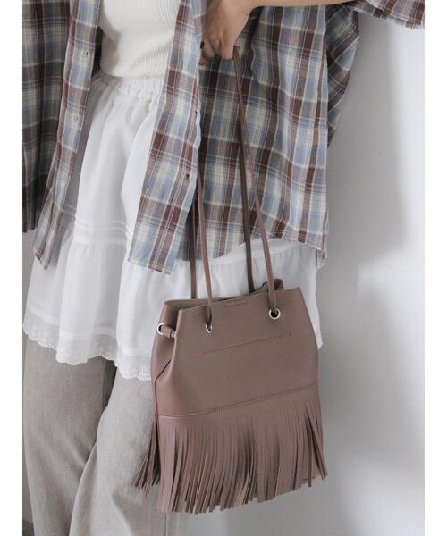 ehka sopo(エヘカソポ)の「エコレザーフリンジショルダーバッグ(ハンドバッグ・レディース・ブラウン/ブラック/ベージュ・F)」の2枚目の写真