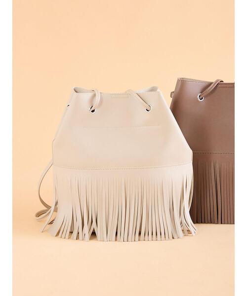 ehka sopo(エヘカソポ)の「エコレザーフリンジショルダーバッグ(ハンドバッグ・レディース・ブラウン/ブラック/ベージュ・F)」の12枚目の写真