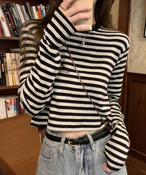 SallyLunn(サリーラン)の「クロップドボーダートップス(Tシャツ/カットソー・レディース・ブラック/レッド・LARGE/MEDIUM)」の1枚目の写真