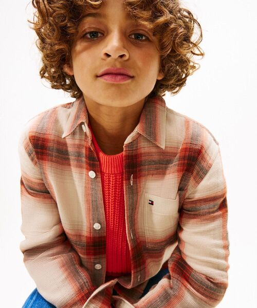 TOMMY HILFIGER（トミーヒルフィガー）の「BOYS ワッフルテクスチャーチェックシャツ（シャツ/ブラウス・キッズ・レッド・130cm/160cm/150cm/140cm）」の5枚目の写真