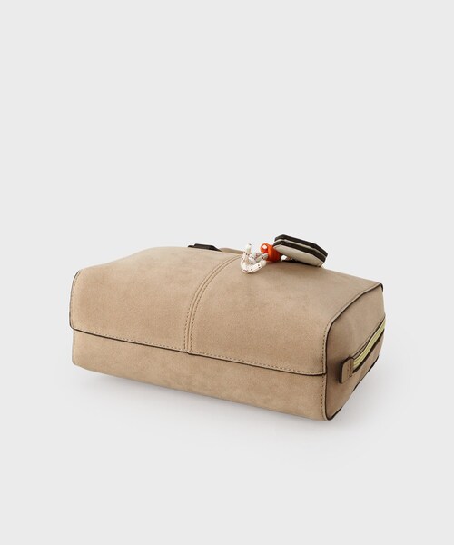 THE SHOP TK (ザ ショップ ティーケー )の「チャーム付きスエードミニボストンバッグ(ボストンバッグ・レディース・ベージュ/スミクロ・00)」の12枚目の写真