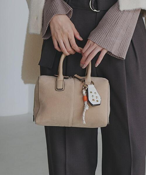 THE SHOP TK (ザ ショップ ティーケー )の「チャーム付きスエードミニボストンバッグ(ボストンバッグ・レディース・ベージュ/スミクロ・00)」の18枚目の写真