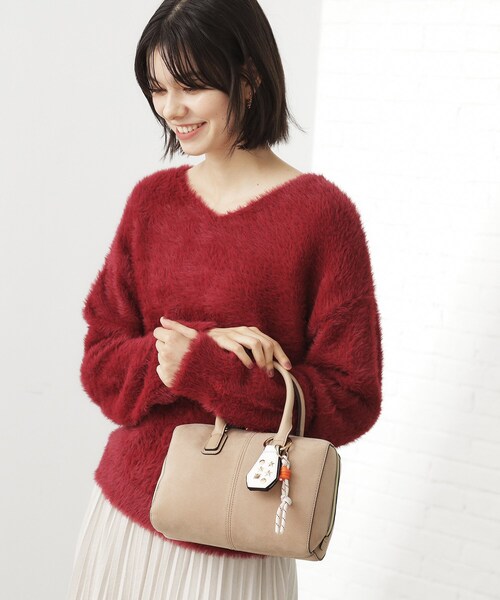 THE SHOP TK (ザ ショップ ティーケー )の「チャーム付きスエードミニボストンバッグ(ボストンバッグ・レディース・ベージュ/スミクロ・00)」の2枚目の写真