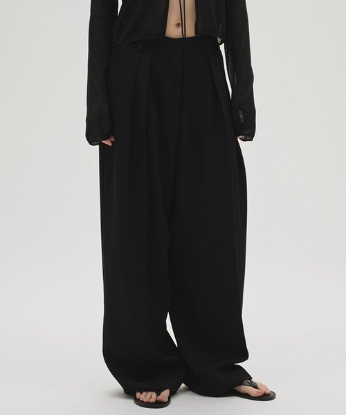TODAYFUL(トゥデイフル)の「【TODAYFUL/トゥデイフル】Tuck Wide Trousers/タックワイドトラウザー(スラックス・レディース・ベージュ/ブラック/チョコ・36/38)」の2枚目の写真