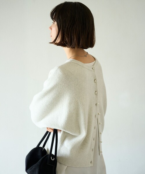 セール】【前後着用 可能】ふわふわニット 2WAY パールボタン