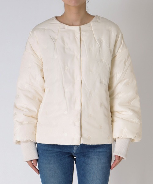 Jines（ジネス）の「ドット刺繍キルティングノーカラージャケット（ノーカラージャケット・レディース・ホワイト/ブラック・38）」の5枚目の写真