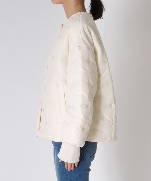 Jines（ジネス）の「ドット刺繍キルティングノーカラージャケット（ノーカラージャケット・レディース・ホワイト/ブラック・38）」の6枚目の写真