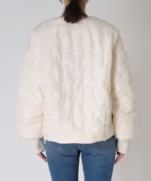 Jines（ジネス）の「ドット刺繍キルティングノーカラージャケット（ノーカラージャケット・レディース・ホワイト/ブラック・38）」の7枚目の写真