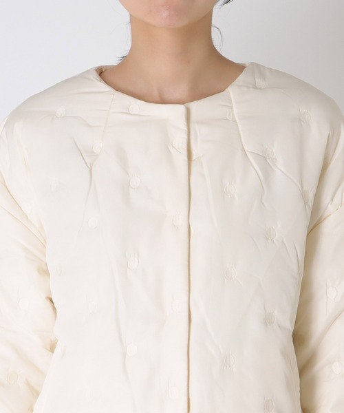 Jines（ジネス）の「ドット刺繍キルティングノーカラージャケット（ノーカラージャケット・レディース・ホワイト/ブラック・38）」の8枚目の写真