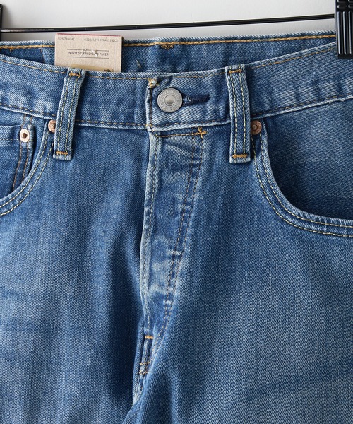 Levi's(リーバイス)の「【LEVI'S/リーバイス】【永遠の定番】リーバイス 501 オリジナルフィット ストレート 美脚シルエット ストレッチデニム(デニムパンツ・メンズ・ダークブルー/クリアブルー/ブラック/チャコールグレー/ダークインディゴブルー・28inch/29inch/34inch/31inch/36inch/32inch/33inch/30inch)」の8枚目の写真