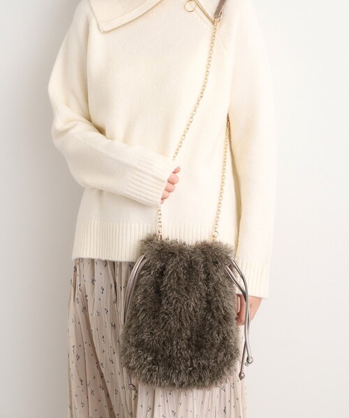 grove（グローブ）の「プードル巾着チェーンショルダー（ショルダーバッグ・レディース・ブラウン系その他/サックスブルー/チャコールグレー/パープル・00）」の2枚目の写真