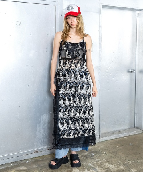 AULA AILA（アウラアイラ）の「キャミソールロングジレ（ワンピース・レディース・オフホワイト/マルチ/ブラック・0）」の17枚目の写真