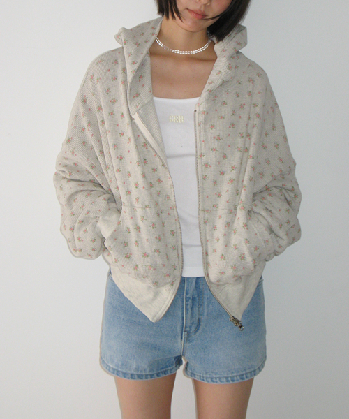 RONRON(ロンロン)の「HEART POCKET MINI SHORT DENIM PANTS LIGHT BLUE(その他パンツ・レディース・その他・SMALL/MEDIUM)」の6枚目の写真