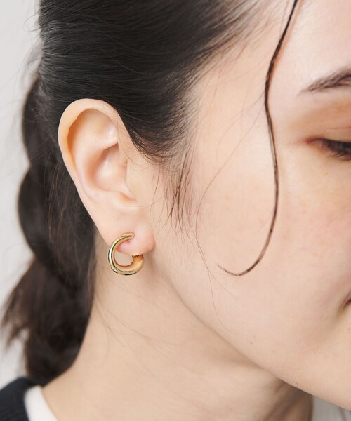 BEAUTY&YOUTH UNITED ARROWS（ビューティーアンドユースユナイテッドアローズ）の「メタル プレーン サークル イヤリング（イヤリング・レディース・シルバー/ゴールド・FREE）」の2枚目の写真