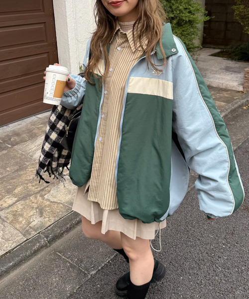 DOUBLE NAME(ダブルネーム)の「ワンポイント刺しゅう配色中綿ブルゾン(ブルゾン・レディース・ブルー系/ブラック系・FREE)」の10枚目の写真