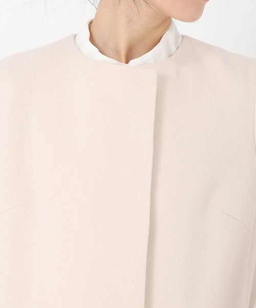 STRAWBERRY-FIELDS(ストロベリーフィールズ)の「ラムウールメルトン_ウールノーカラーロングコート(ノーカラーコート・レディース・オフホワイト/ブルー系その他/ローズ系/トップグレー/ブラック/ピンク系その他・2)」の11枚目の写真