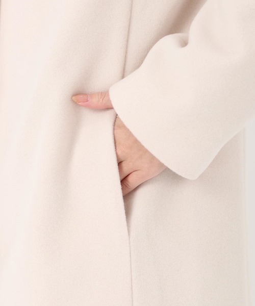 STRAWBERRY-FIELDS(ストロベリーフィールズ)の「ラムウールメルトン_ウールノーカラーロングコート(ノーカラーコート・レディース・オフホワイト/ブルー系その他/ローズ系/トップグレー/ブラック/ピンク系その他・2)」の14枚目の写真