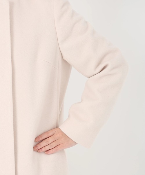 STRAWBERRY-FIELDS(ストロベリーフィールズ)の「ラムウールメルトン_ウールノーカラーロングコート(ノーカラーコート・レディース・オフホワイト/ブルー系その他/ローズ系/トップグレー/ブラック/ピンク系その他・2)」の13枚目の写真