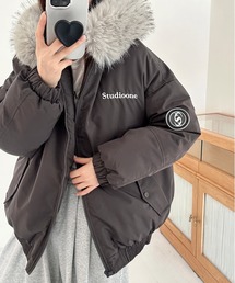 SHEENA（シーナ）の「ワンポイント刺繍ロゴファーフード中綿ジップブルゾン（ブルゾン）」