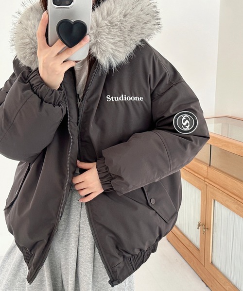 セール】ワンポイント刺繍ロゴファーフード中綿ジップブルゾン