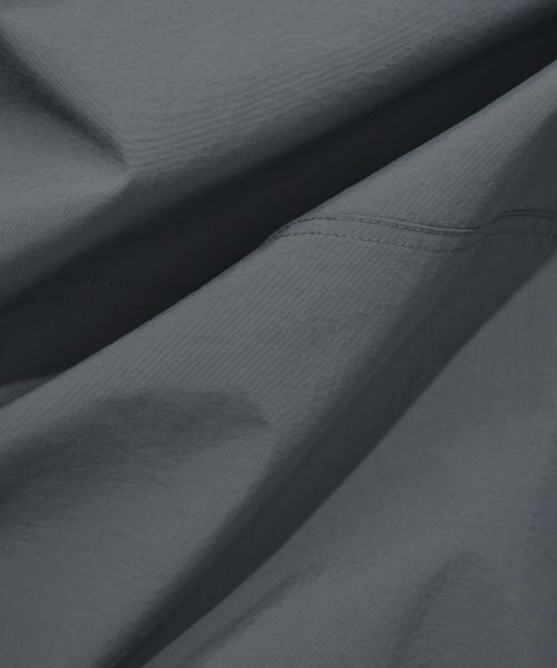 PHYSICAL DEPARTMENT(フィジカル デパートメント)の「P-ACTIVE ベンチレーション トラックジャケット ブルーグレー(ナイロンジャケット・レディース・その他・SMALL/MEDIUM/LARGE)」の9枚目の写真