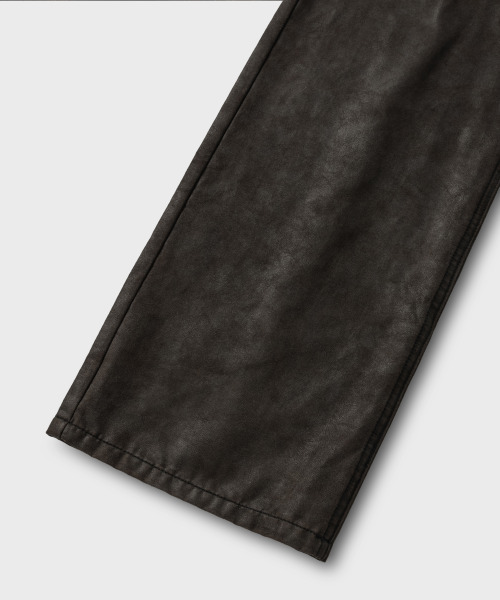 NONBLANK(ノンブランク)の「レザーテクスチャードパンツ_ダークブラウン(その他パンツ・メンズ・ダークブラウン・X-LARGE/LARGE/MEDIUM)」の8枚目の写真