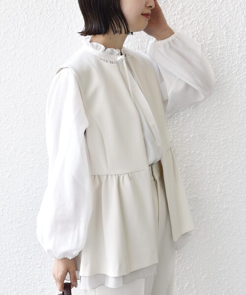 SHIPS(シップス)の「ダブル クロス レイヤード ペプラム ジレ(セレモニー対応可)(ベスト・レディース・ネイビー/オフホワイト・ONE SIZE)」の17枚目の写真