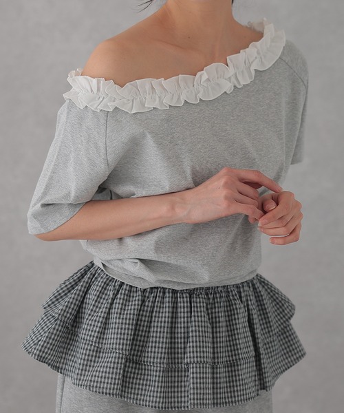 DAYRA(デイラ)の「2way 配色 フリルネック 半袖 カット トップス(Tシャツ/カットソー・レディース・グレー/ブラック/ホワイト・M/XL)」の3枚目の写真